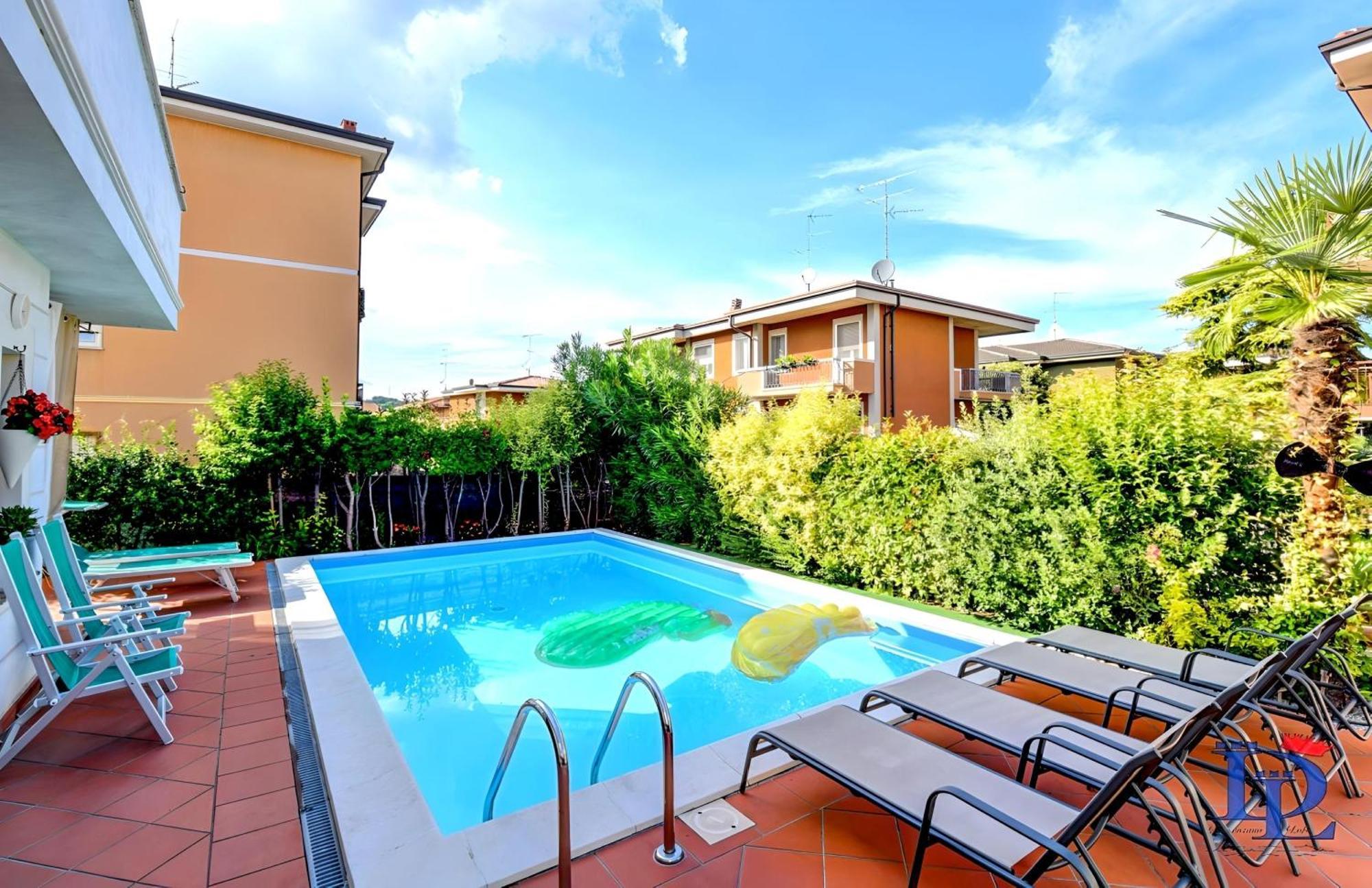 Desenzanoloft Official Partner Marriott Homes & Villas - Garden & Pool Desenzano del Garda Bagian luar foto