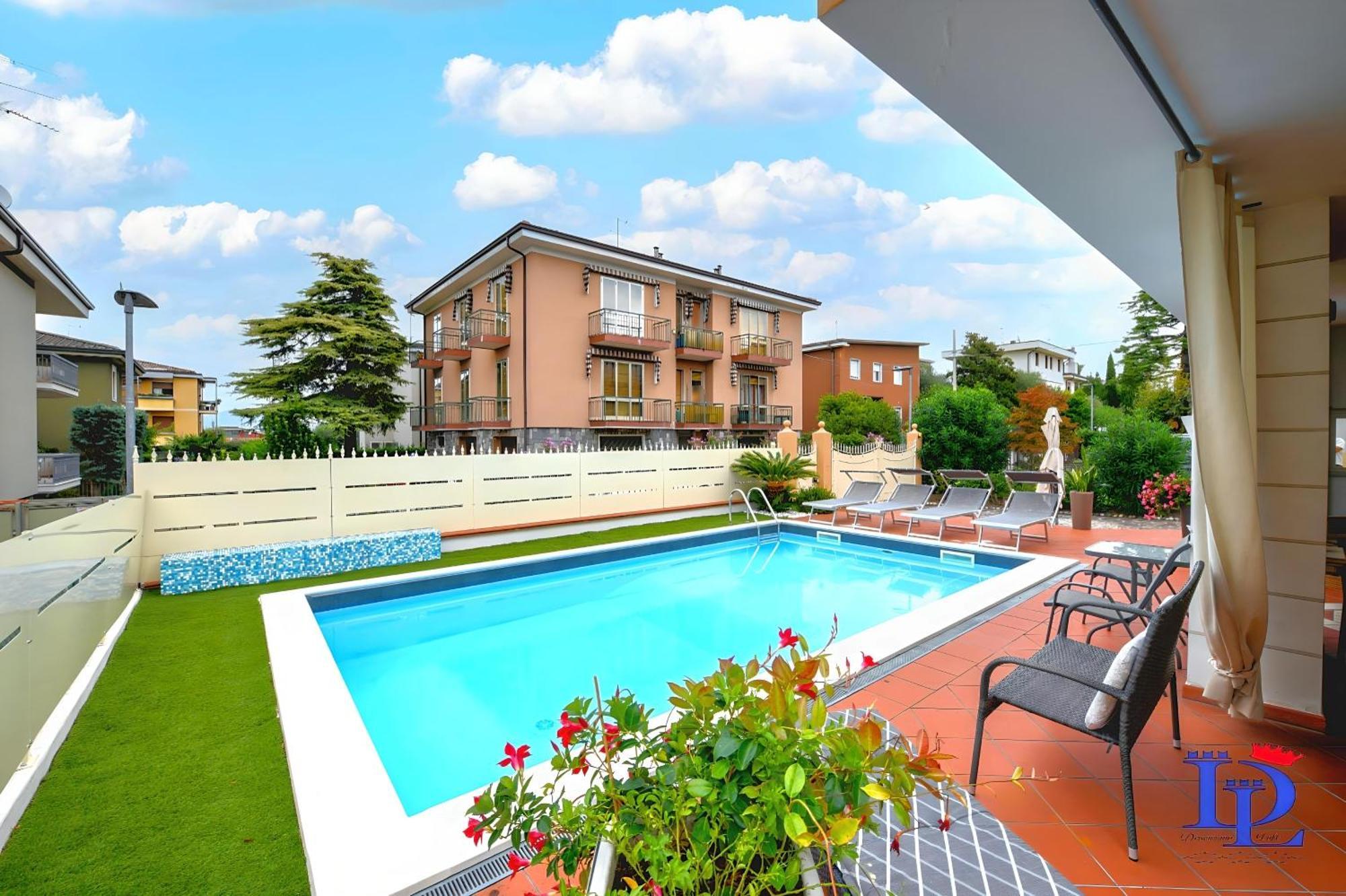 Desenzanoloft Official Partner Marriott Homes & Villas - Garden & Pool Desenzano del Garda Bagian luar foto
